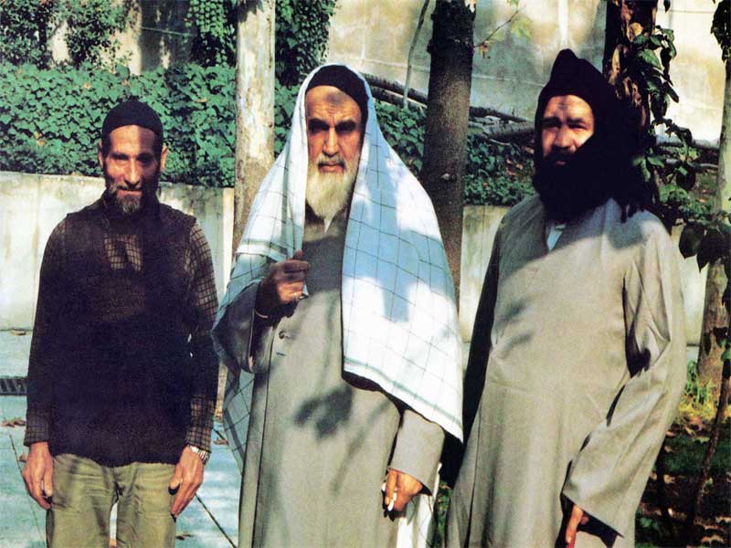 امام خمینی در کنار حاج احمد خمینی